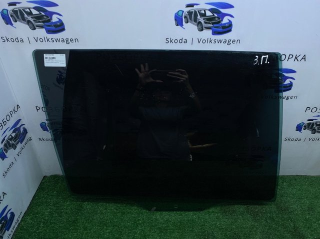 Вікно задніх дверей 5E9845206B VAG