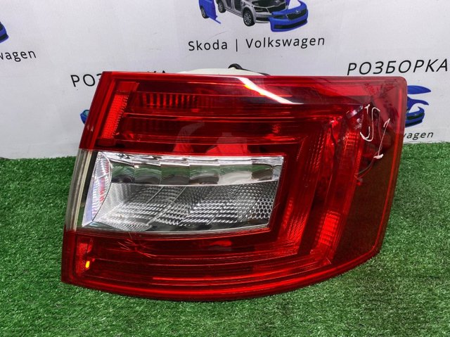 Задні ліхтарі 5E9945112 VAG