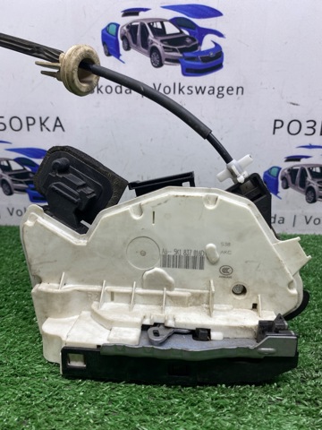 Замок двері правої передньої 5K1837016D VAG