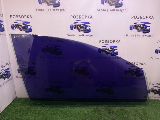 Скло пасажирських дверей 5K4845202B VAG