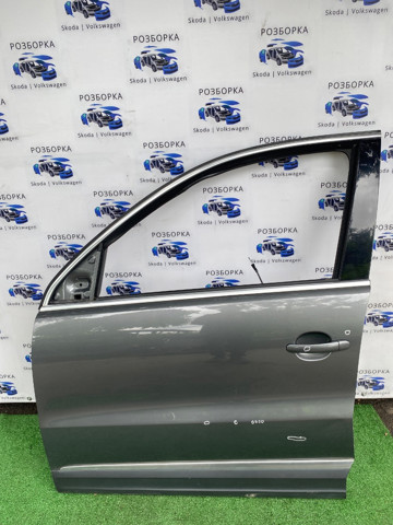 Водійські двері 5N0831055B VAG