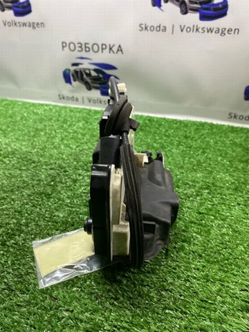 Замок задніх дверей, правих 5N0839016J VAG