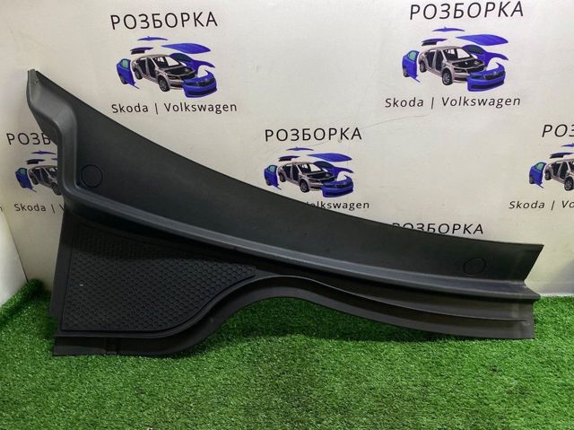 Решітка двірників, права 5N1819404 VAG