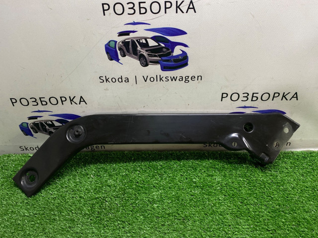 Кронштейн радіатора верхній, лівий 5NA805931A VAG