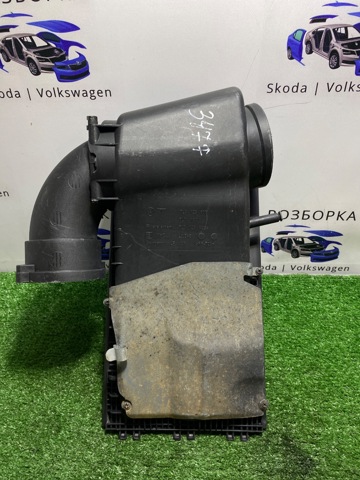 Корпус повітряного фільтра 7L0129607 VAG