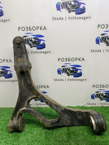 Правий важіль передній нижній підвіски 7L0407152H VAG