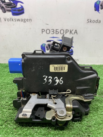 Замок задніх дверей, лівих 7L0839015 VAG