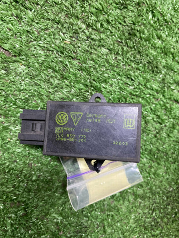 Реле підігріву сидіння 7L0959772 VAG