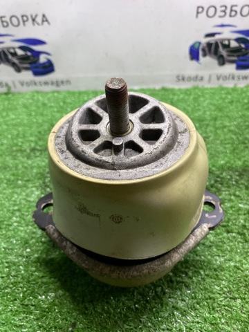 Підвіска двигуна (силового агрегату) 7L6199131C VAG
