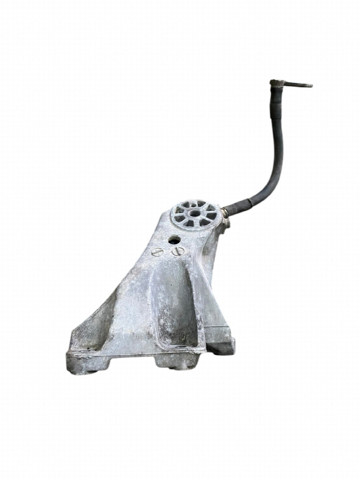 Кронштейн подушки (опори) двигуна, правої 7L6199308D VAG
