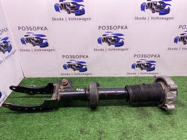 Стійка передня, ліва 7L6413031L VAG