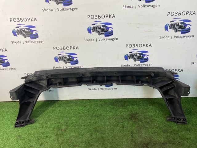 Кронштейн бампера переднього, центральний 7L6807699B VAG