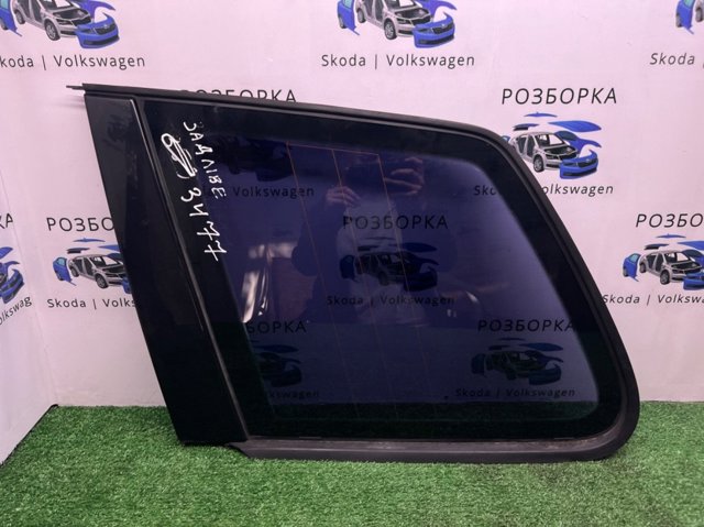 Скло багажного відсіку, ліве 7L6845297AE VAG