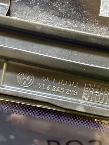 Стукло багажника, праве 7L6845298 VAG