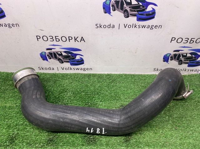 Трубка, що нагнітається 7P0145738 VAG