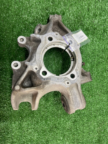 Цапфа права 7P0505436A VAG