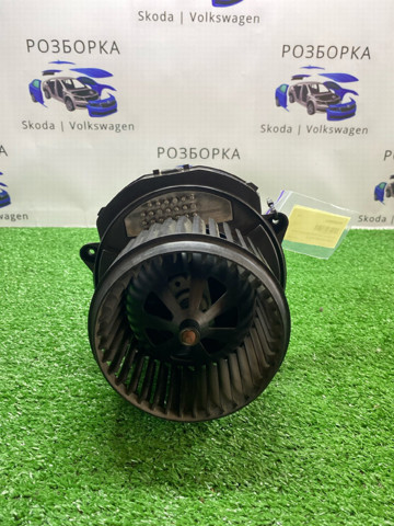 Двигун вентилятора пічки (опалювача салону), задній 7P0820022 VAG