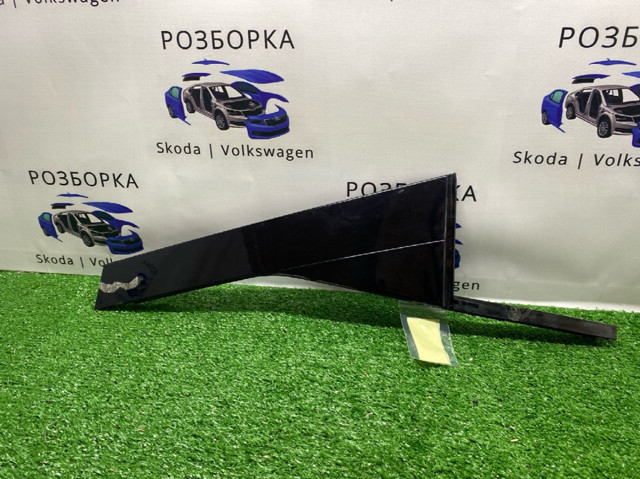 Накладка задньої двері, лівої, вертикальна 7P6839903 VAG