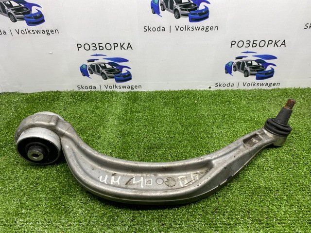 Правий важіль передній нижній підвіски 80A407696D VAG