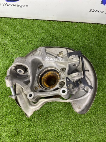 Цапфа поворотна права 80A505432G VAG