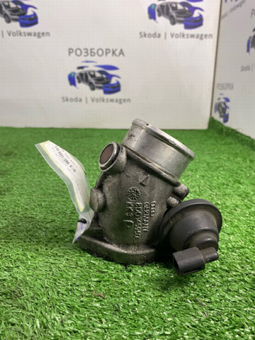 Заслінка повітряна 8D0145950C VAG