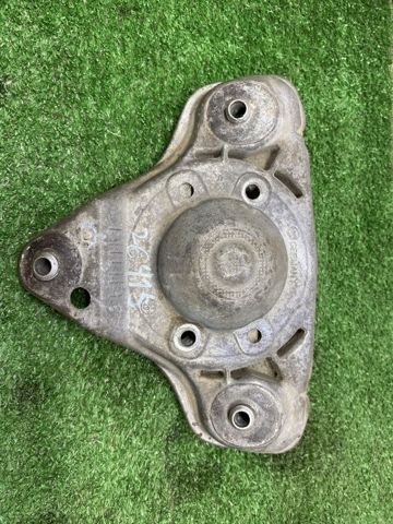 Верхній кронштейн опори амортизатора передньої 8D0412383E VAG
