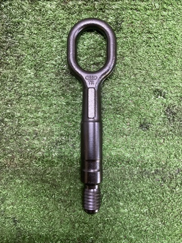 Крюк буксирувальний передній 8K0805615A VAG