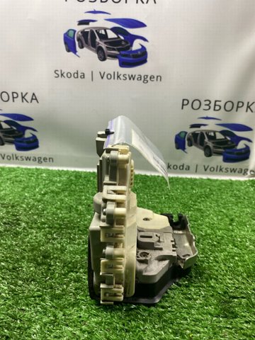 Замок задніх дверей, правих 8K0839016C VAG