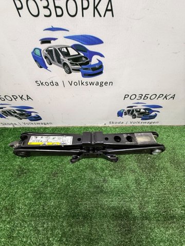 Домкрат автомобільний 8W0011031B VAG