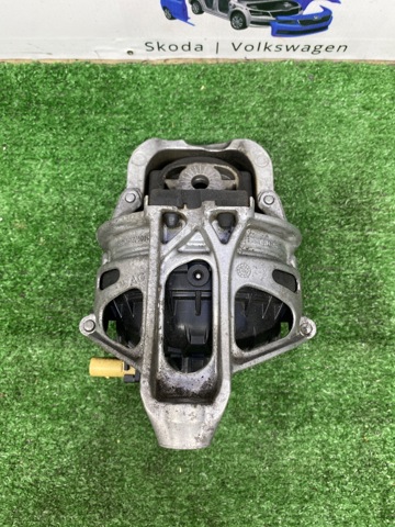 Права подушка мотора 8W0199372AB VAG