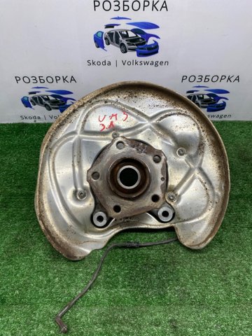 Кулак поворотний лівий 8W0505431Q VAG