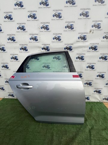 Двері пасажирські задні праві 8W5833052B VAG