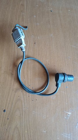 Датчик положення (оборотів) коленвалу 0261210147 BOSCH