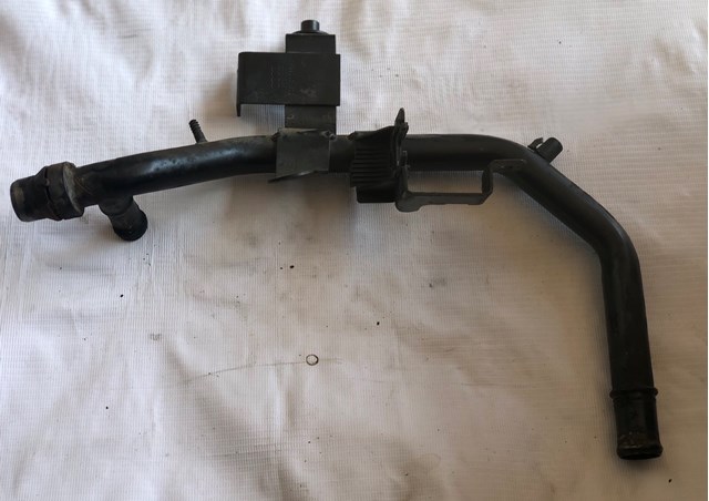 Патрубок термостата 028121065AC VAG