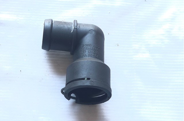 Водяний патрубок 037121619 VAG