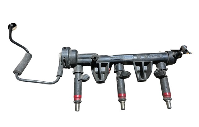 Регулятор тиску палива в паливній рейці 06A133035 VAG