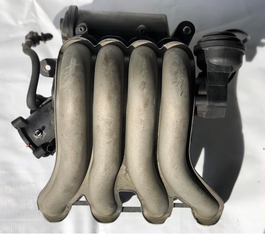 Колектор впускний 06B133210AJ VAG