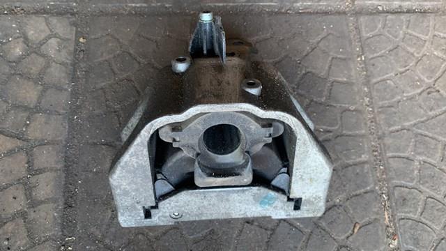 Права подушка двигуна 1J0199262 VAG