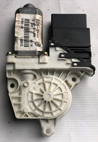 Склопідйомник задніх правих дверей 1J4959812C VAG