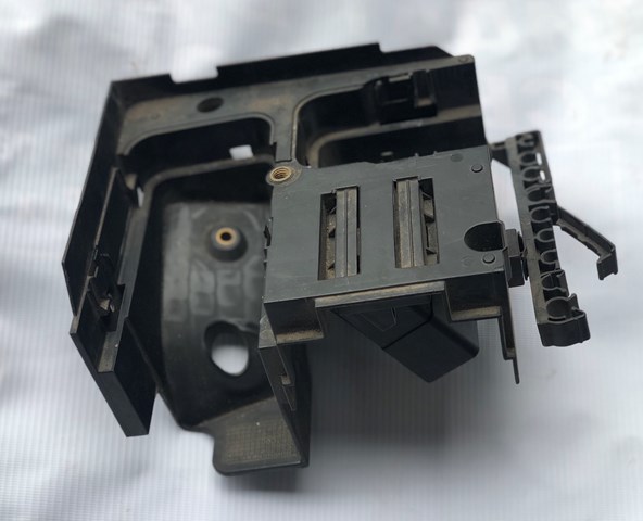 Корпус блока запобіжників 1K0907361B VAG