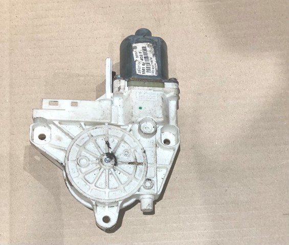 Двигун склопідіймача двері передньої, правої 1K0959702M VAG