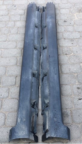 Накладка зовнішня (молдинг) порога, правий 3C0853856B VAG