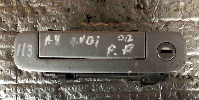 Ручка передньої двері зовнішня права 4A0837206 VAG