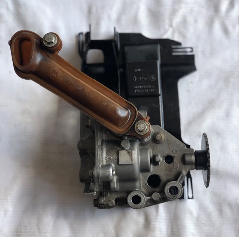 Насос маслозакачуючий 8200345633 RENAULT