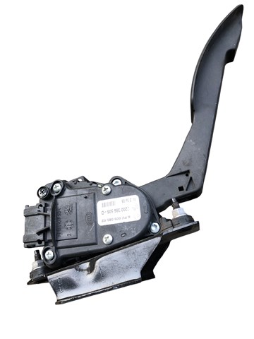 Підаль газу 8200386506D RENAULT