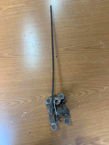 Замок кришки капота 8L0823509 VAG