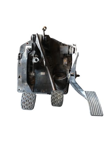 Педаль зчеплення A1682910001 MERCEDES