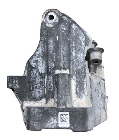 Кронштейн подушки (опори) двигуна, лівої A6512231704 MERCEDES