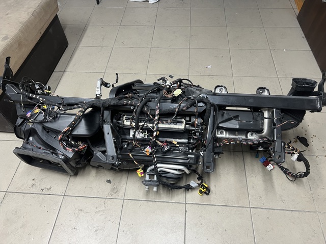 Корпус печі в зборі 4M0820356 VAG