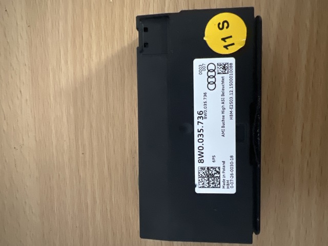 USB-розгалужувач 8W0035736 VAG